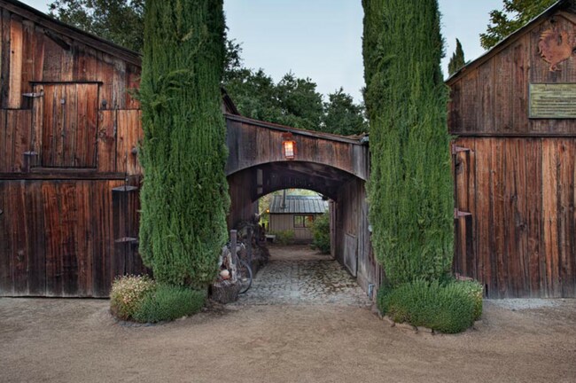 Building Photo - 430 Pratt Ave