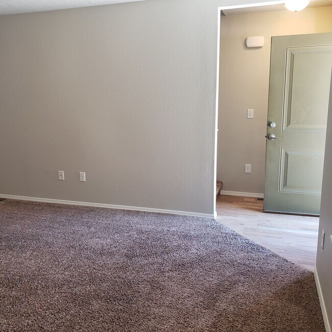 Building Photo - AB1488