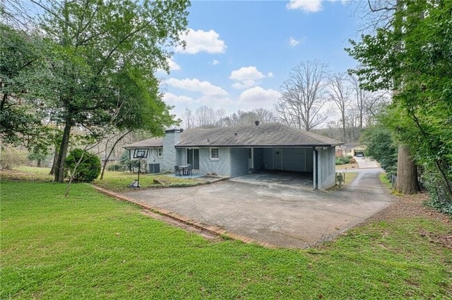 Building Photo - 2418 Brookdale Dr NE