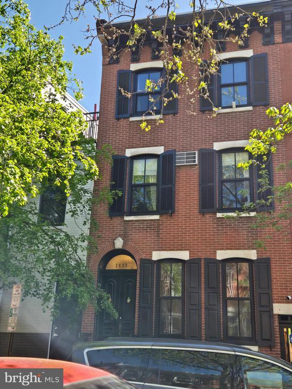 Building Photo - 2402 Lombard St