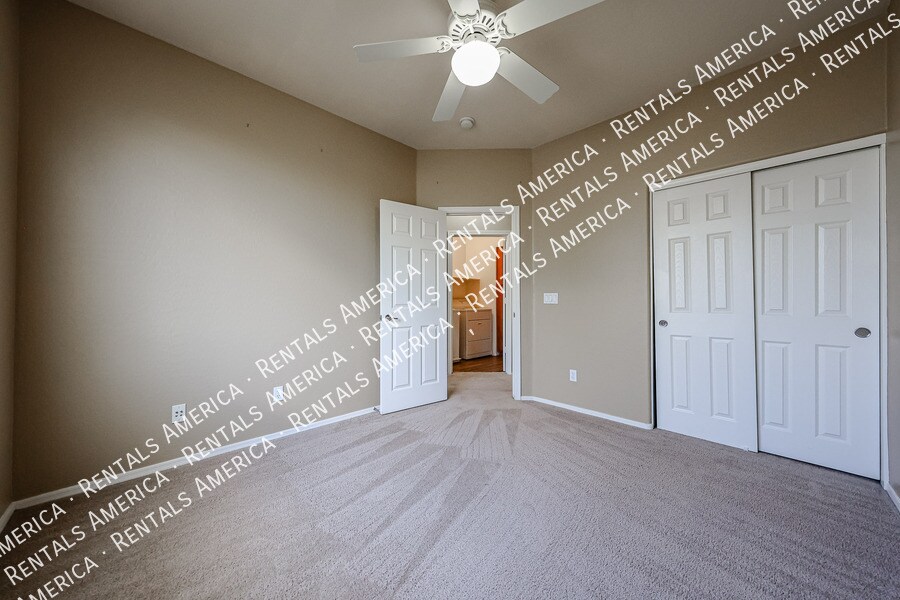 Building Photo - 3382 E Roadrunner Dr