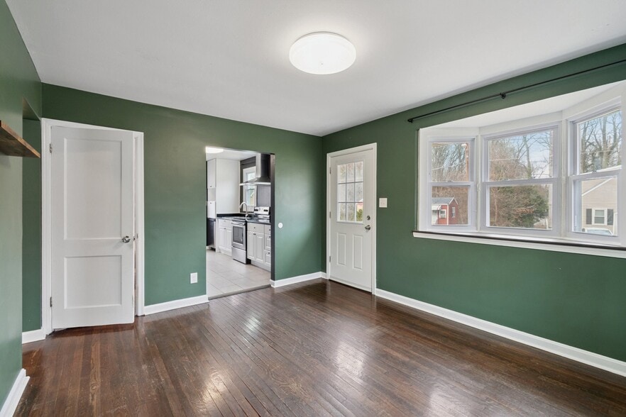 Building Photo - 14615 Crescent Dr