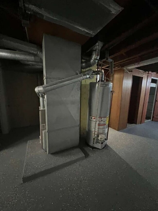 Building Photo - A Single family home with Garage in Garfie...