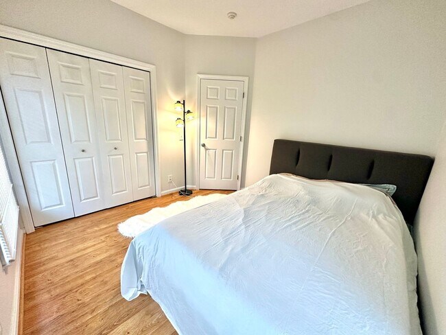 Building Photo - Devon Wood Community 2 Bd 2 Bath Available For Rent Including All Amenities