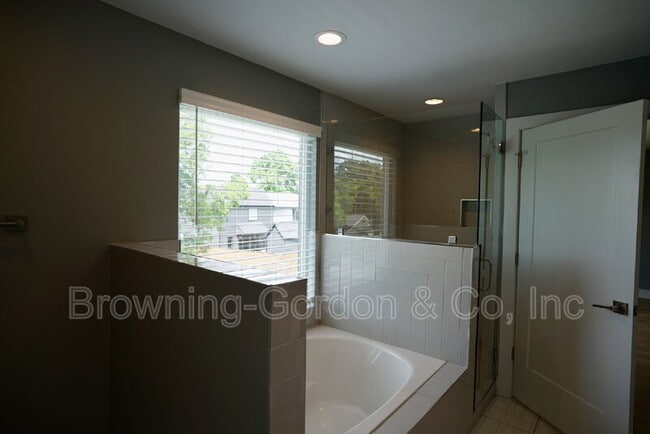 Building Photo - 2900 Torbett St