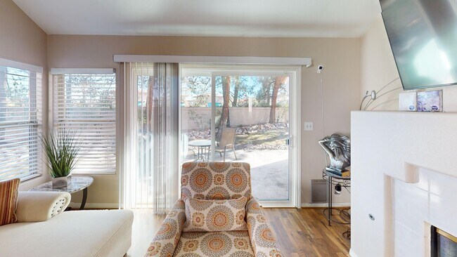 Building Photo - Spanish Trails Guard Gated Townhome!