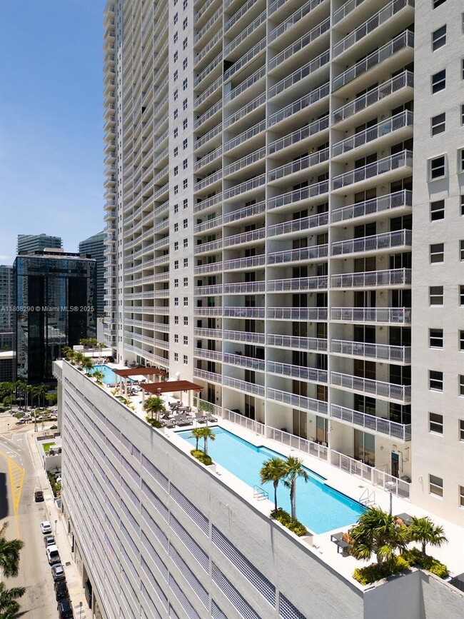 Building Photo - 1200 Brickell Bay Dr