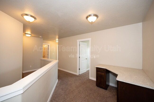 Building Photo - 4088 E Oakland Hills Dr