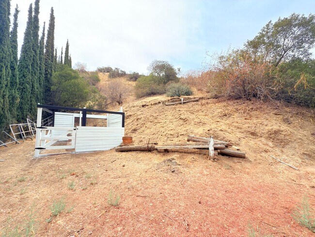 Building Photo - Luxury 3-Bedroom + Bonus Room Home in Gate...