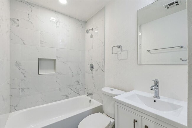 Building Photo - 1006 SE 51st St