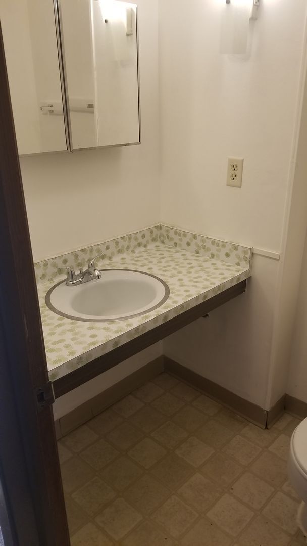 Building Photo - Milwaukee Condo Available!