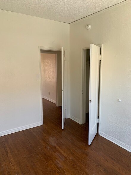 Building Photo - 3843 W 27th St