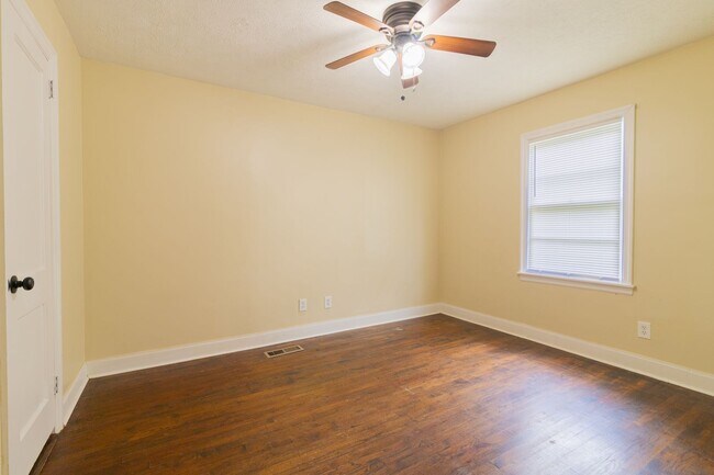 Building Photo - Conveniently located Midtown home - near h...
