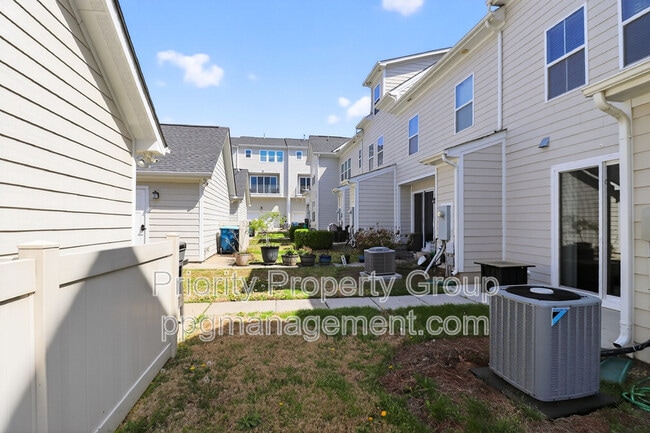 Building Photo - 1614 Pat Garrett St