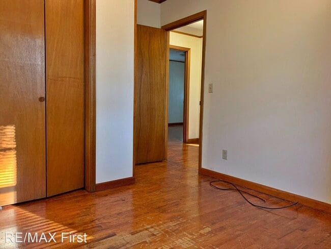 Building Photo - 3 br, 1 bath House - 870 Gilbert St.