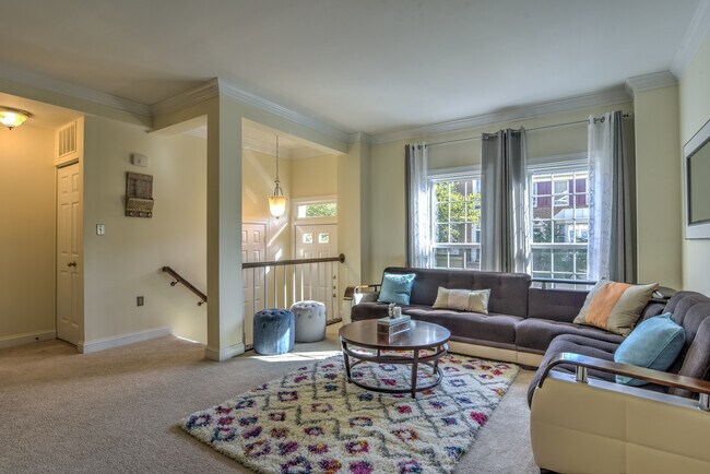 Building Photo - 6506 Serenade Plz