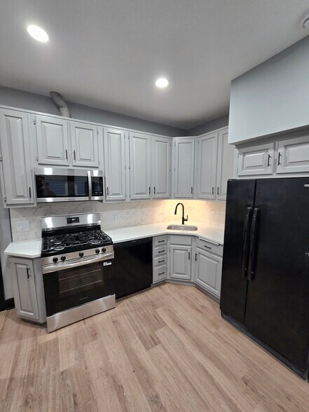 Building Photo - 33 Delawanna Ave