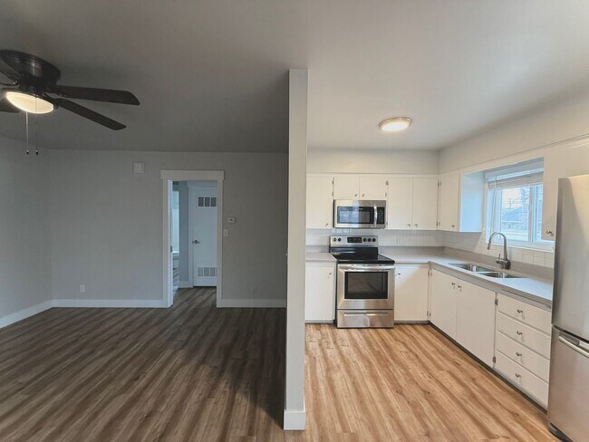 Building Photo - 1 Bedroom Salt Lake Condo  Available