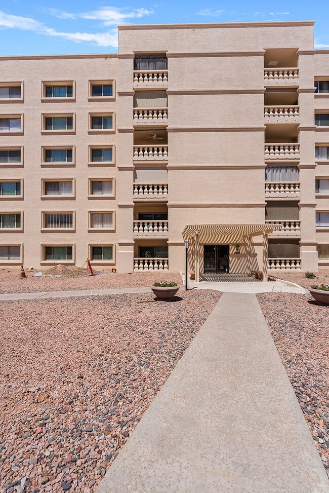 Building Photo - Scottsdale Shadows Condo