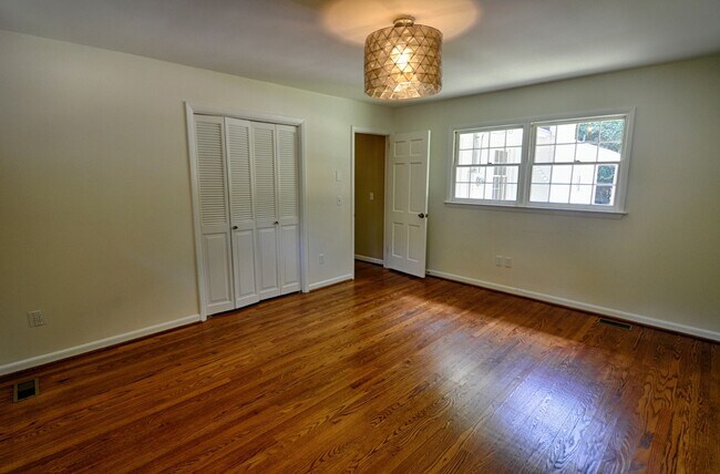 Building Photo - Lovely Ranch in Hope Valley North - Durham