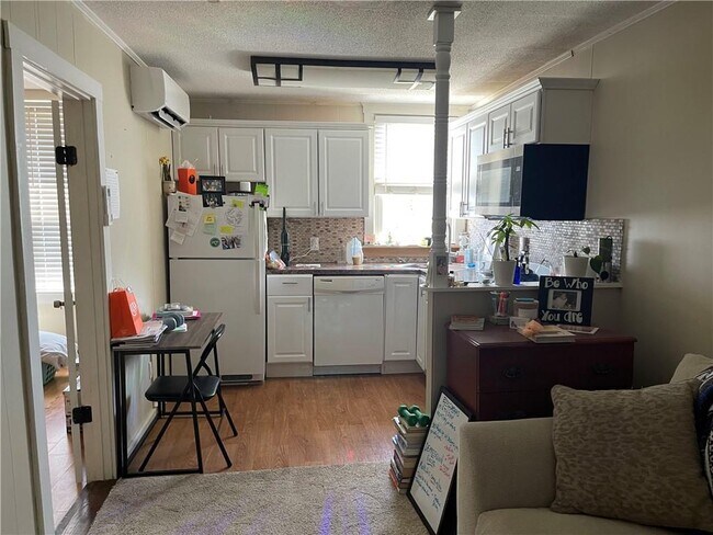 Building Photo - 40-40 Freebody St