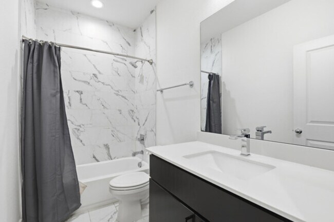 Building Photo - 2825 Townsend Dr