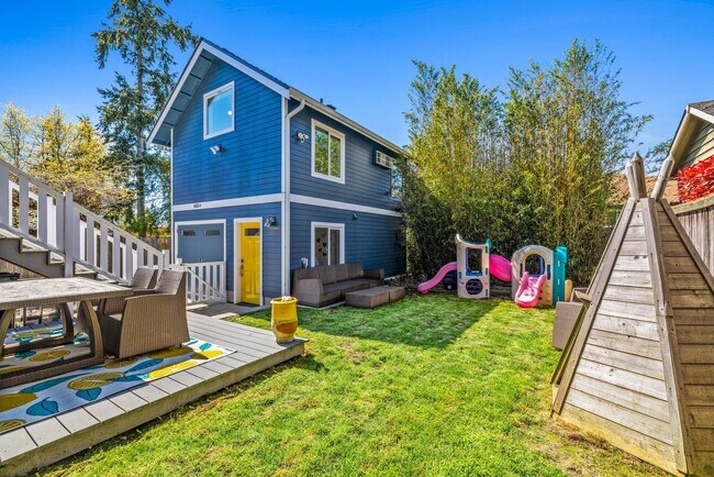 Building Photo - 5bd/2.75ba Seattle Home