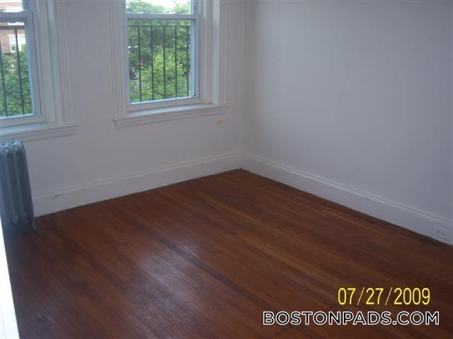 Building Photo - 231-235 Park Dr