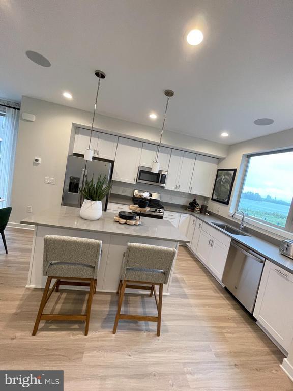 Building Photo - 3111 Beachview Ln