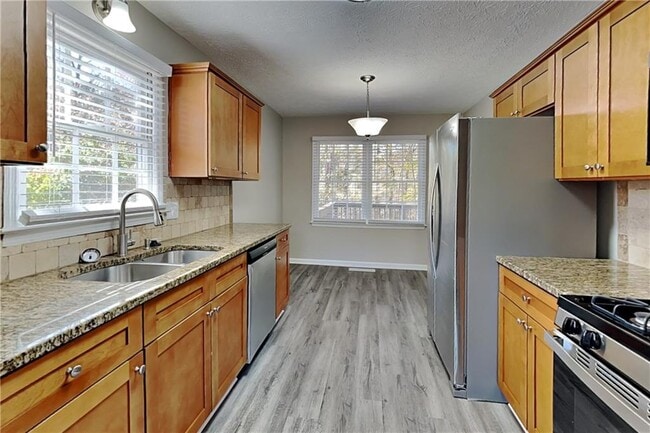 Building Photo - 3094 Calumet Cir NW