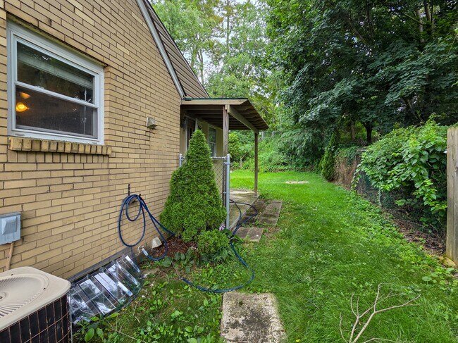 Building Photo - 151 Mahoning Dr