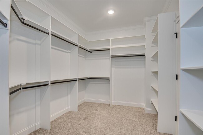 Building Photo - 3067 Rosewood Dr