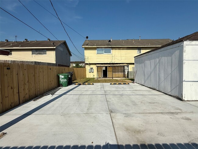 Building Photo - 7119 S Gessner Rd