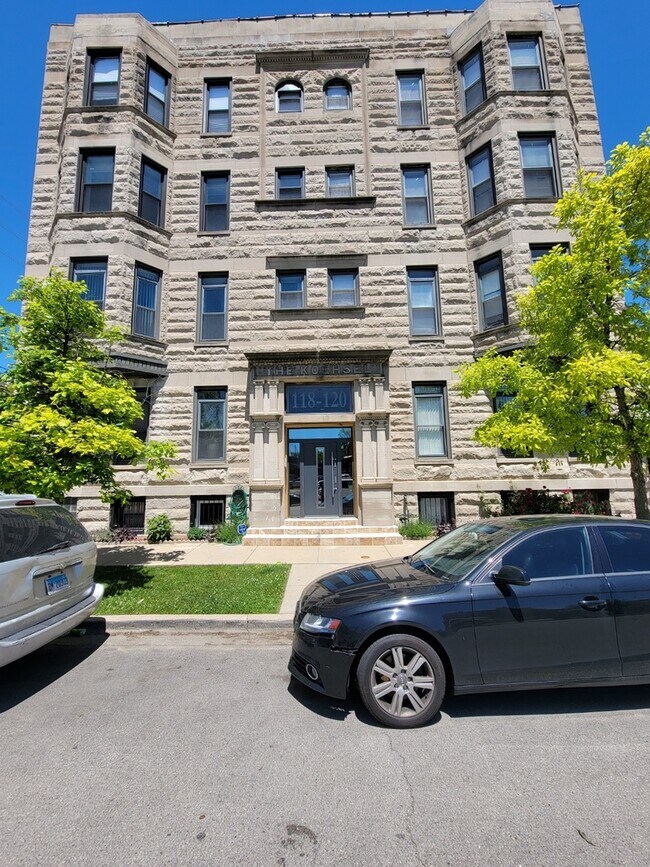 Building Photo - 118 E 45th St