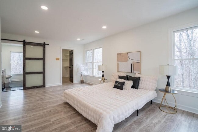 Building Photo - 8261 Tinsley Pl