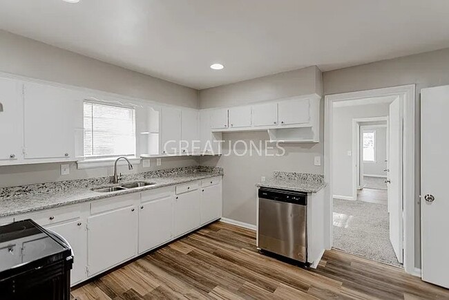 Building Photo - 4346 Pinebrook Dr
