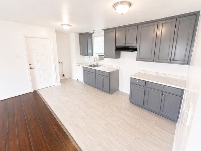 Building Photo - 5103 Willow Glen Dr