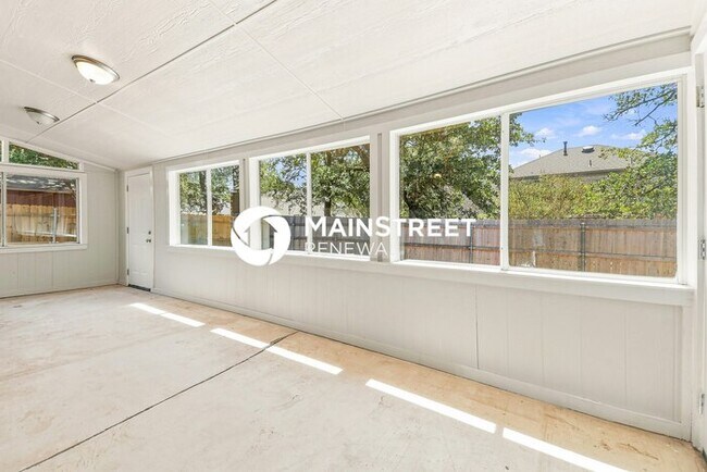 Building Photo - 3 Bedroom Pet-Friendly Home in DENTON, TX with Main Street Renewal