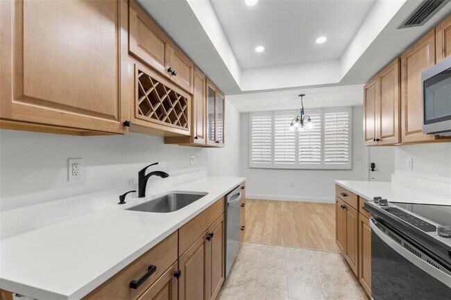 Building Photo - 1001 Pearce Dr