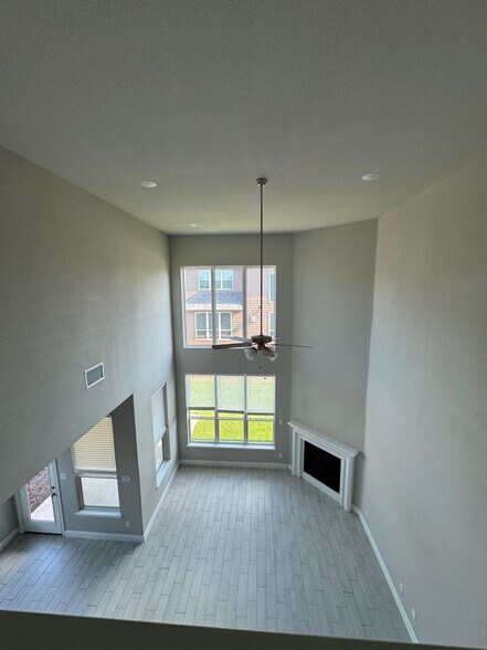 Building Photo - 500 Hoot Owl Hl