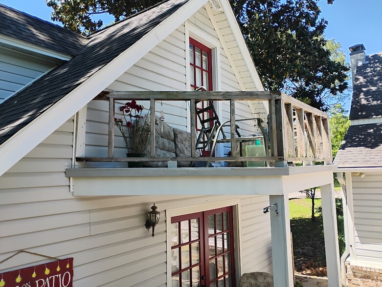 Building Photo - 504 N Newsom St