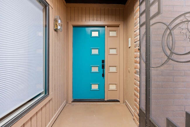 Building Photo - 1021 W Desert Canyon Pl