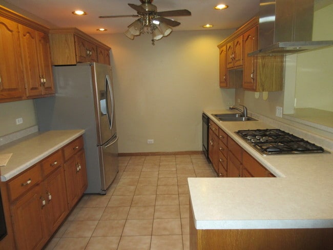 Building Photo - 7944 Sherwood Cir N