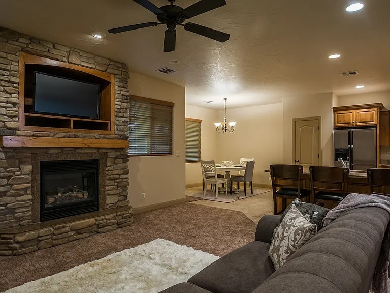 Living room - 2819 S Grass Valley Dr
