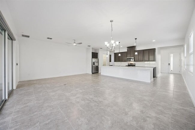 Building Photo - 5013 E Fountainwood Dr