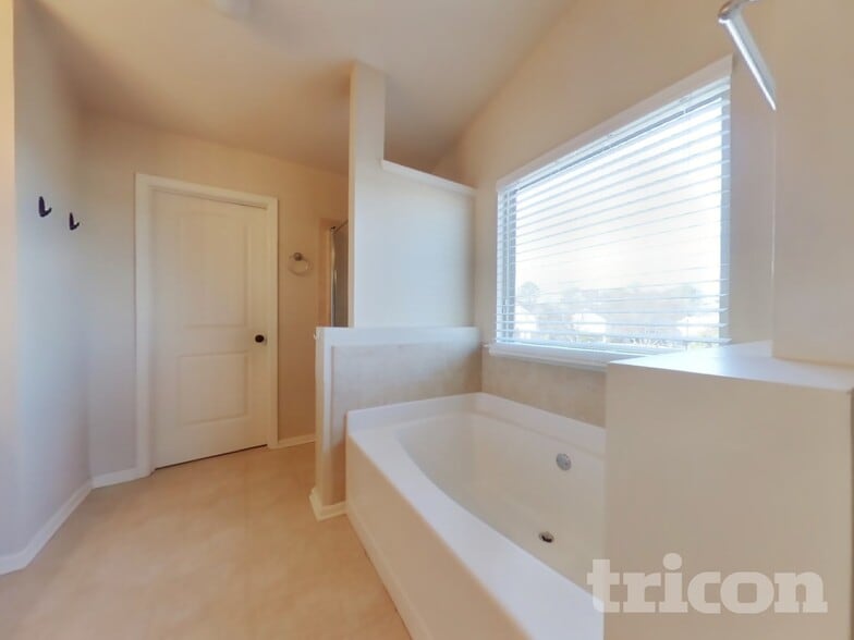 Building Photo - 266 Creek View Ln