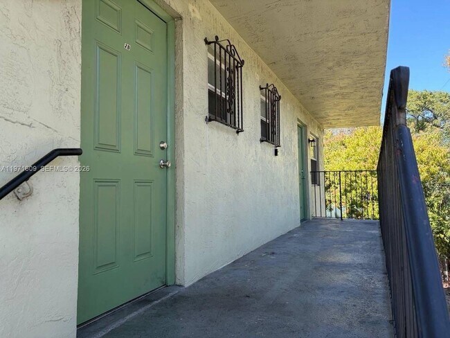 Building Photo - 35 NE 13th St