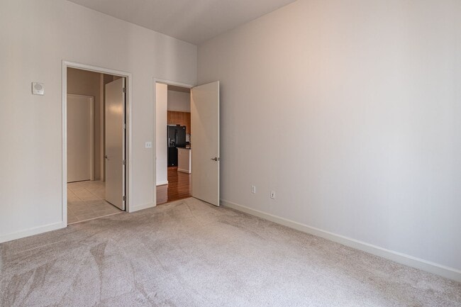 Building Photo - Stunning 2-bedroom, 2-bathroom condo locat...