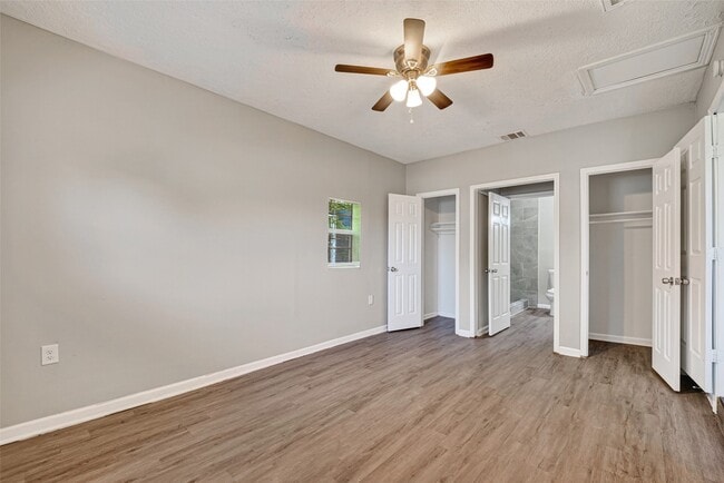 Building Photo - 4909 Holloway Dr