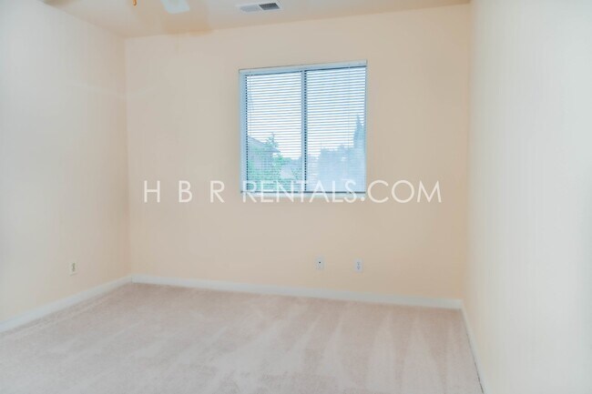 Building Photo - Charming 4 Bed, 2.5 Bath Home in Manteca, ...